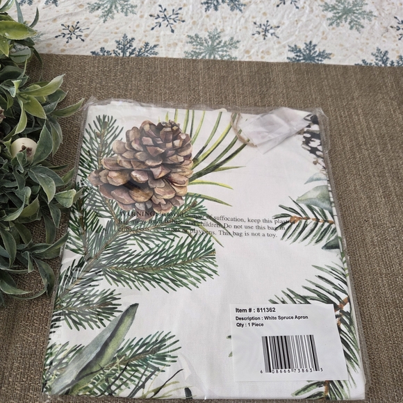 Michel Design White Spruce Chef Apron - Picture 2 of 4